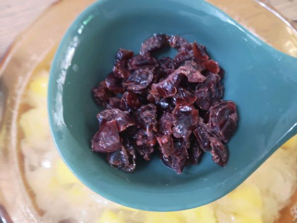 黄桃蔓越莓鲜银耳羹