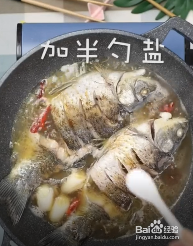 如何制作红烧鲫鱼?