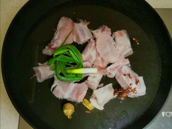 莲藕排骨玉米汤