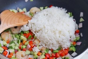 怎么做咖喱鲜虾炒饭