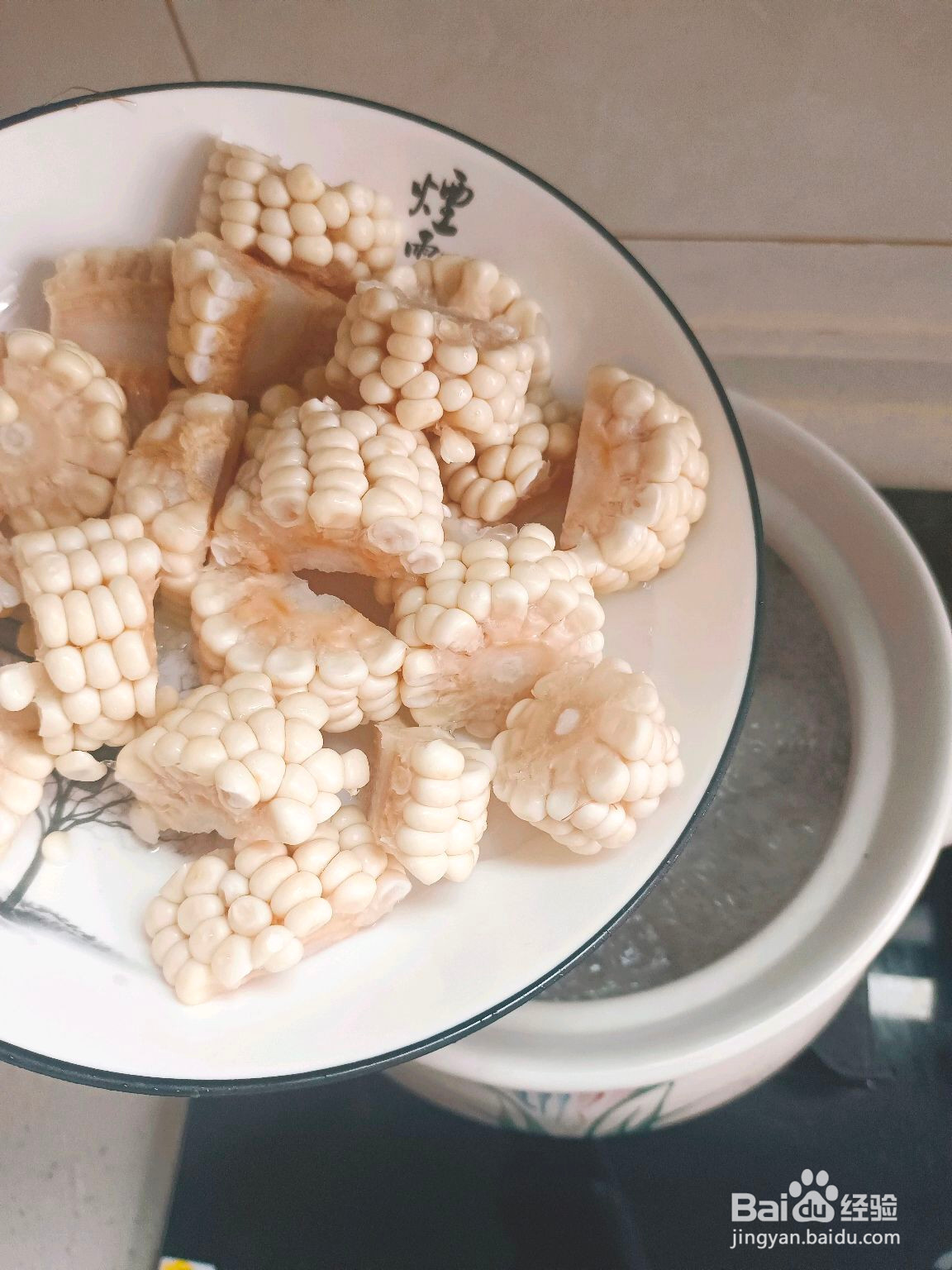 三药玉米排骨汤的做法