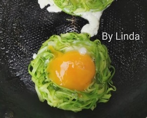 教你怎么做营养美味的西葫芦抱蛋