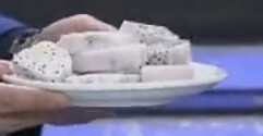 如何快速美观的剥开火龙果的皮