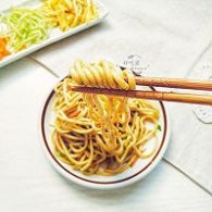 芝麻酱黄瓜胡萝卜凉面