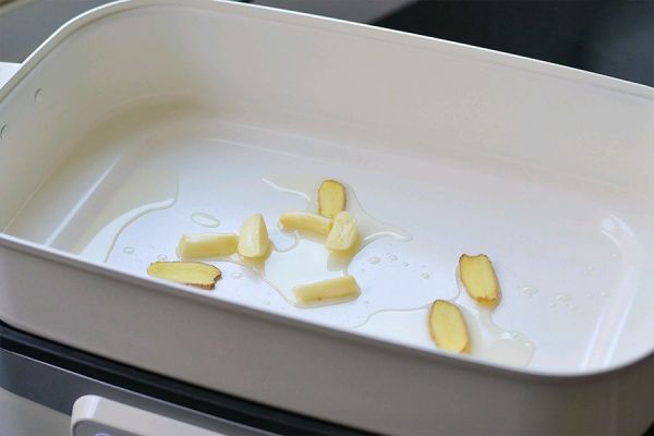 家常酱香鲜虾鲈鱼煲