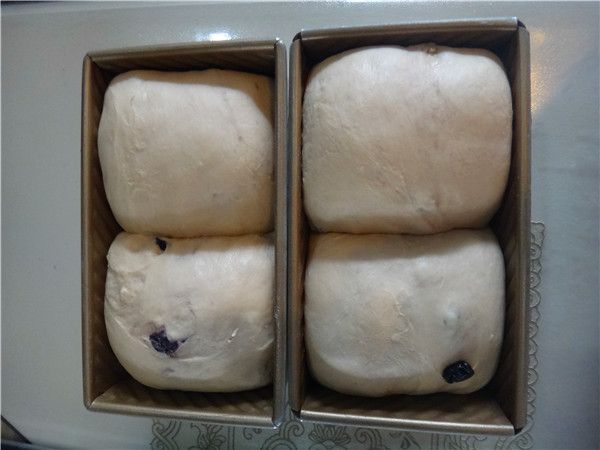 黑糖葡萄干杂粮吐司
