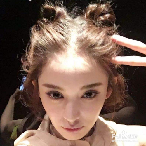 女生刘海往后揪的梳法