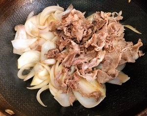 洋葱肥牛【家庭版做法如下】