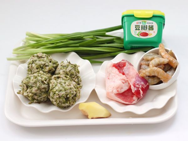 槐花虾仁酱肉包