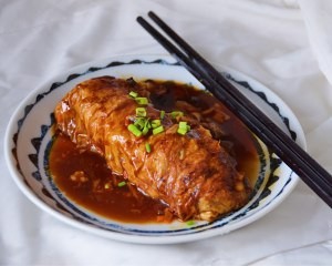 如何制作美味好吃的八宝腐皮卷