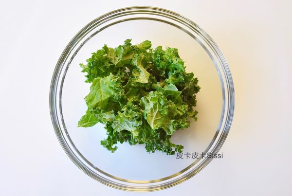 隔夜燕麦玉米片羽衣甘蓝早餐沙拉