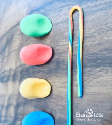 用黏土做冰墩墩