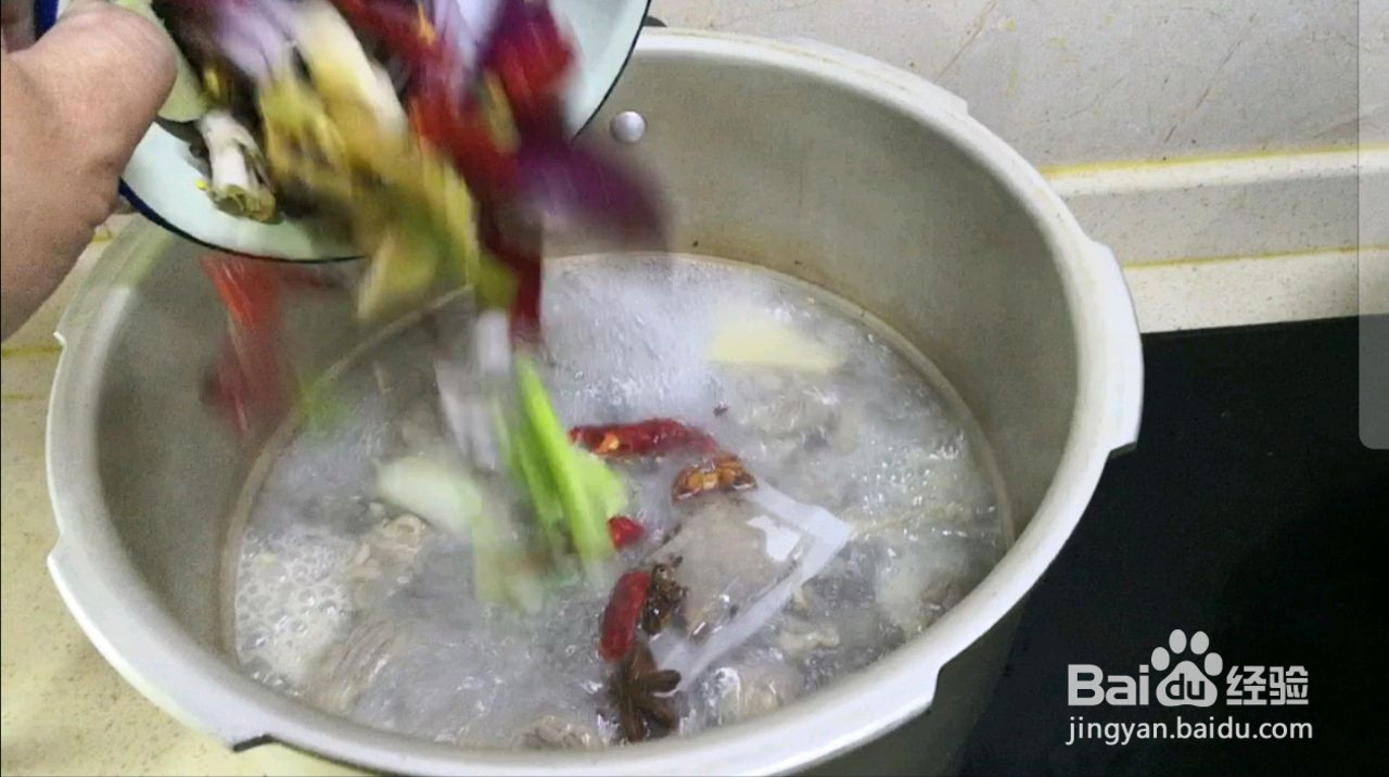 筋头巴脑牛肉火锅的做法