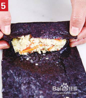 把蟹肉和豆腐用紫菜统统卷起来 炸出好美味