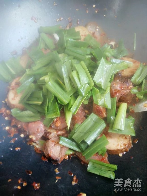 腊味烩素鸡的做法