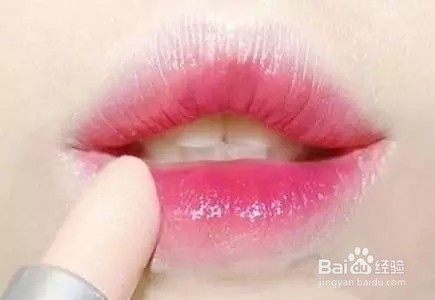 唇部护理小步骤需要掌握的小技巧