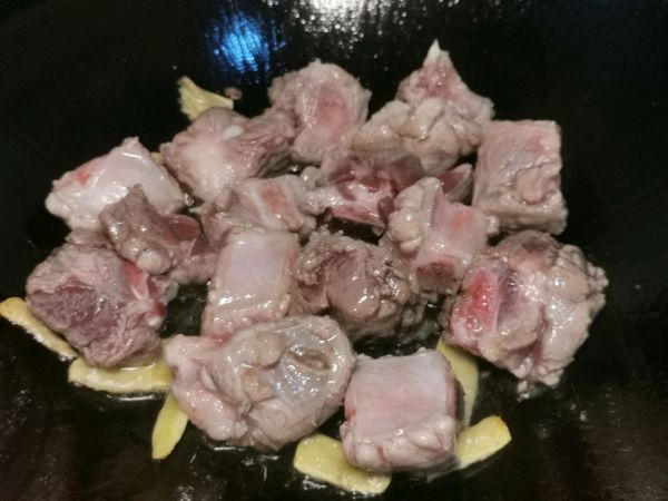 红烧排骨烧土豆