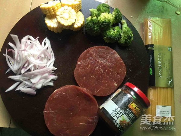 黑椒牛排的做法