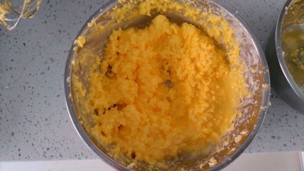 黄油酸奶蜂蜜蛋糕