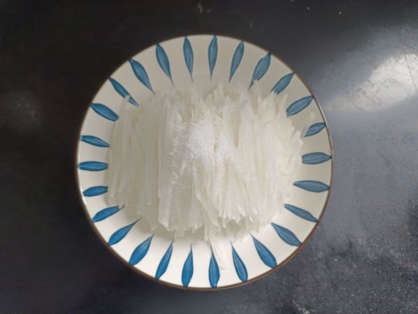 凉拌葱油萝卜丝