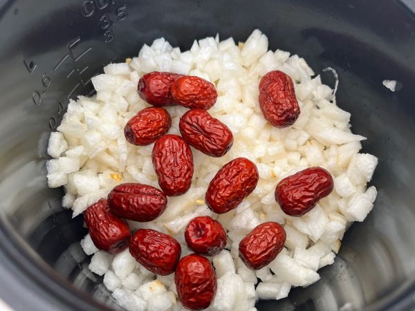 雪梨银耳红枣汤