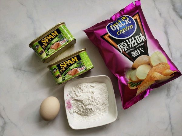 看世界杯吃薯片午餐肉