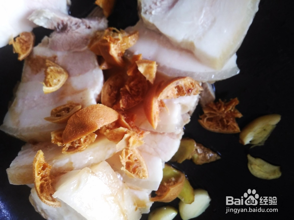 柠檬焖五花肉的家常做法