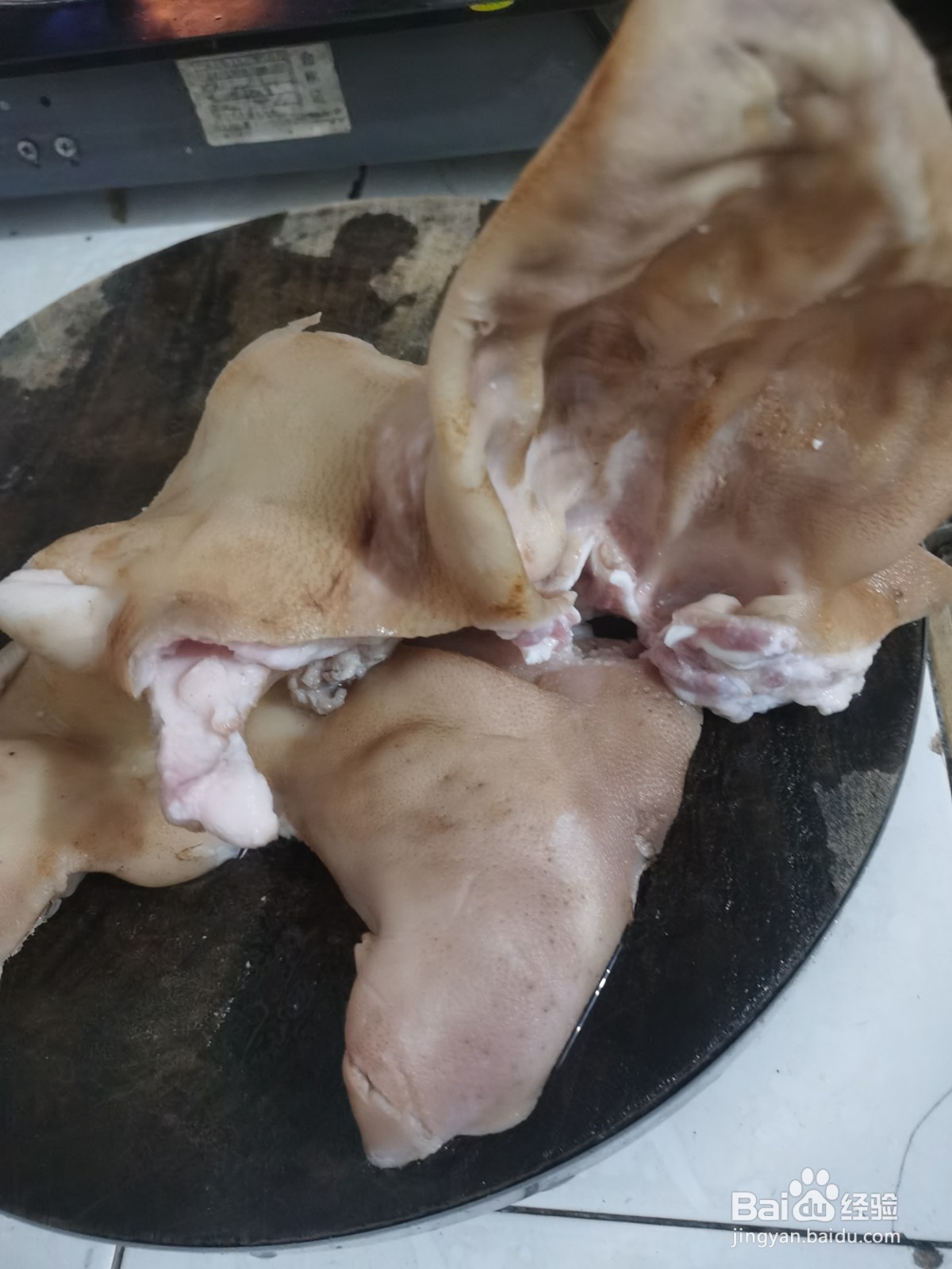 猪头皮耳朵如何煮凤尾菇？