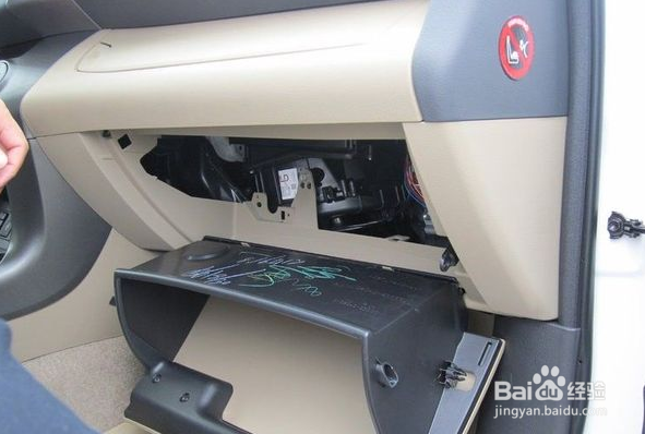 丰田RAV4更换空调滤芯安装教程