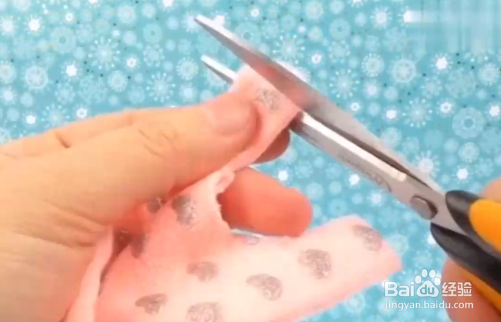 如何给芭比娃娃制作衣服