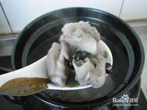 姜哥私房菜——黑豆炖猪蹄