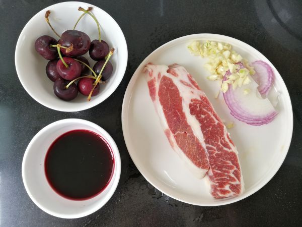 樱桃红酒煮牛肉