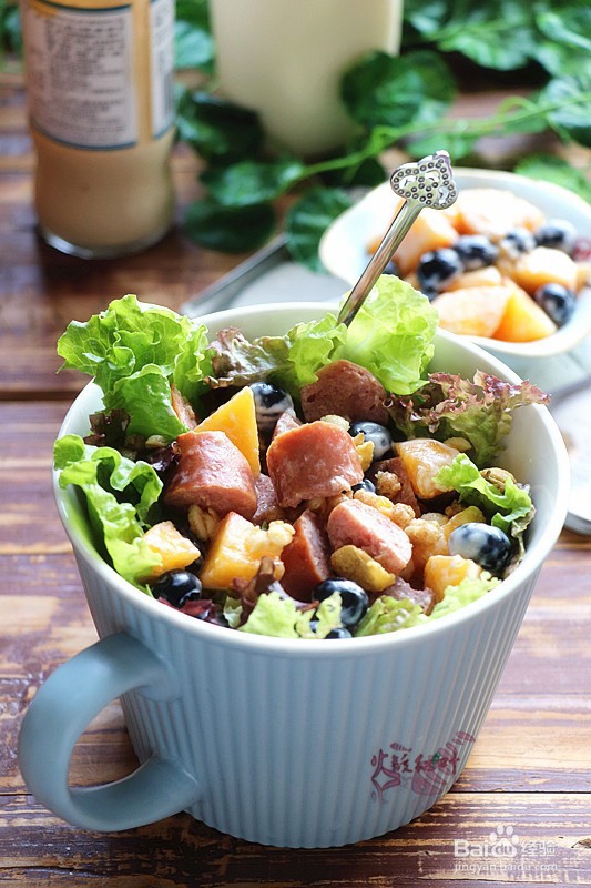 黑椒肠什锦沙拉的做法