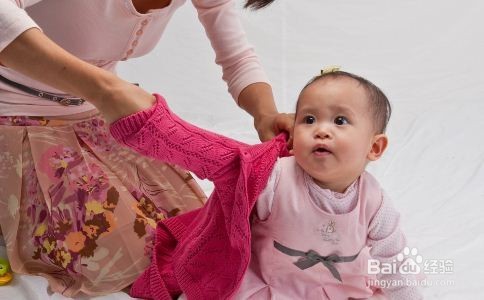 婴儿打冷嗝怎么办