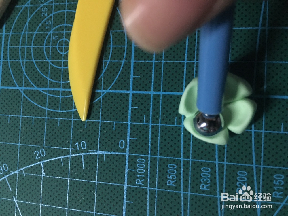 轻粘土四叶草的制作步骤