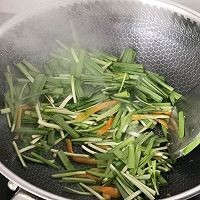 韭菜炒软兜的做法