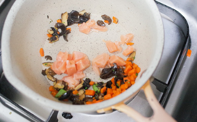 三文鱼炒饭的做法