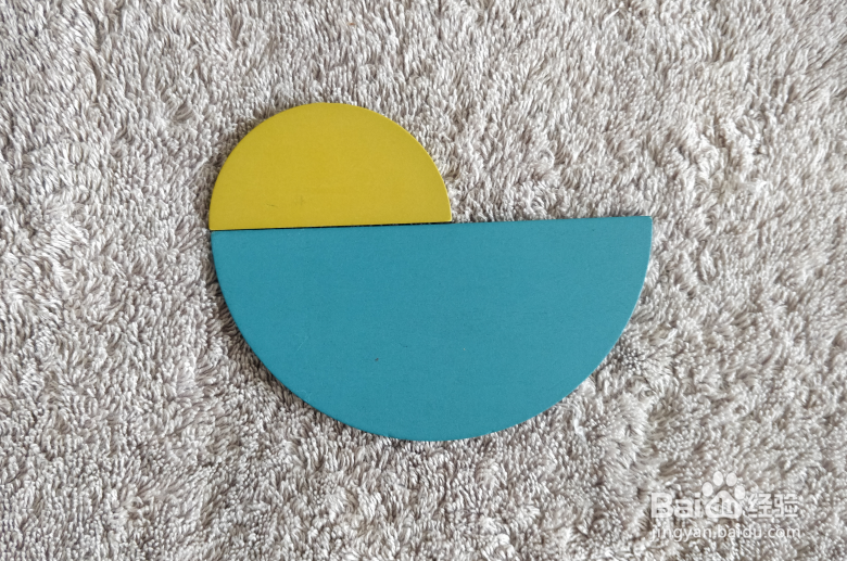 用蒙氏积木怎样拼一只站着拍翅的小鸟？