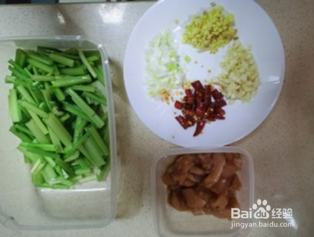 鸡肉炒芹菜的简单做法