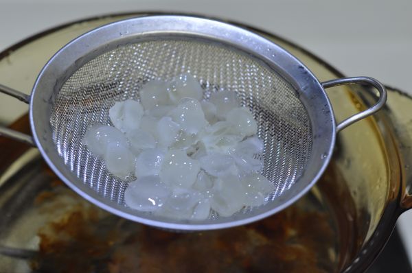 雪燕桃胶皂角羹