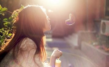 友谊的小船说翻就翻，我们应该怎样与朋友相处？