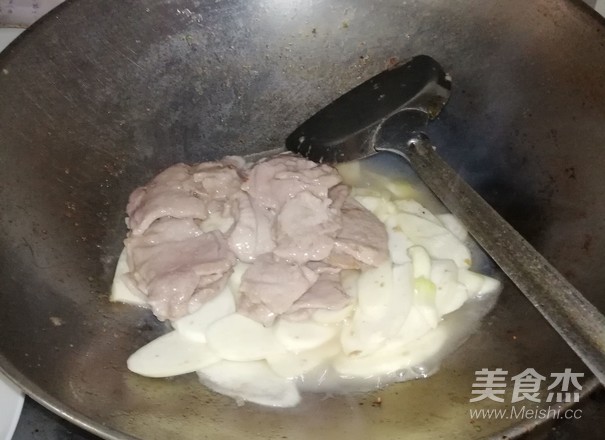 茭白炒肉片的做法