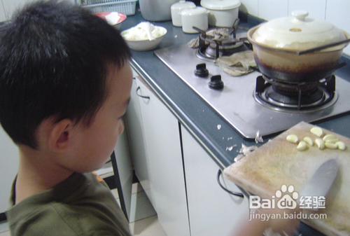 怎样剥蒜头比较容易?