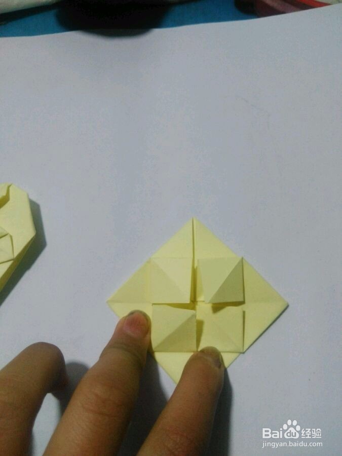 如何用纸折一个爱心