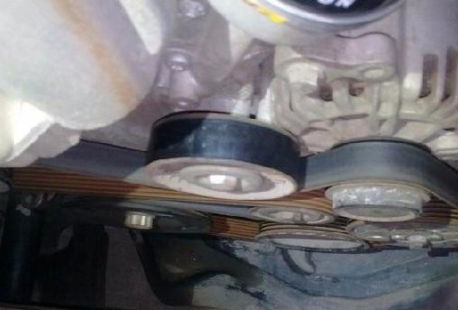 别克君威换皮带涨紧轮是不是过渡轮也要一起换的啊，大概多少钱