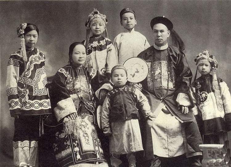 我想具体的了解一下清朝的历史,应该看些什么