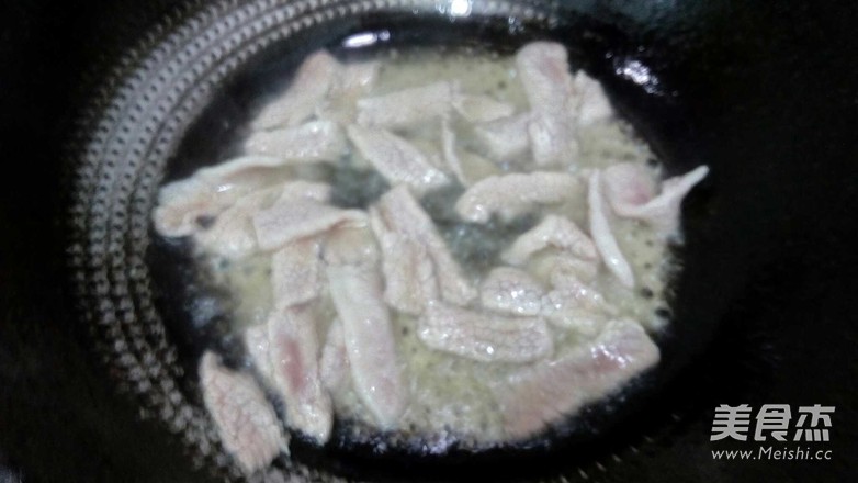 木耳炒肉的做法