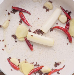 胡萝卜焖羊肉的做法