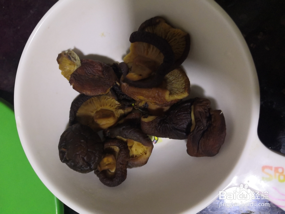 新手简单做鲍鱼花胶焖鸡