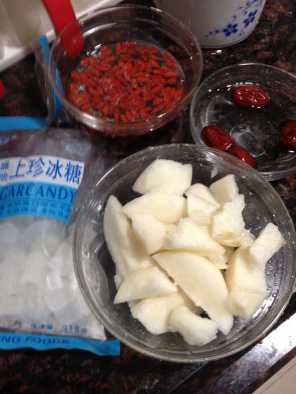 银耳雪梨红枣汤水